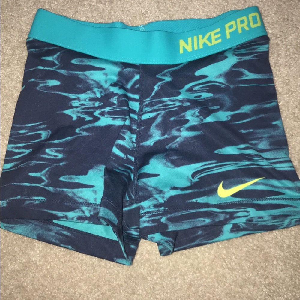 LIKE NEW nike pro shorts